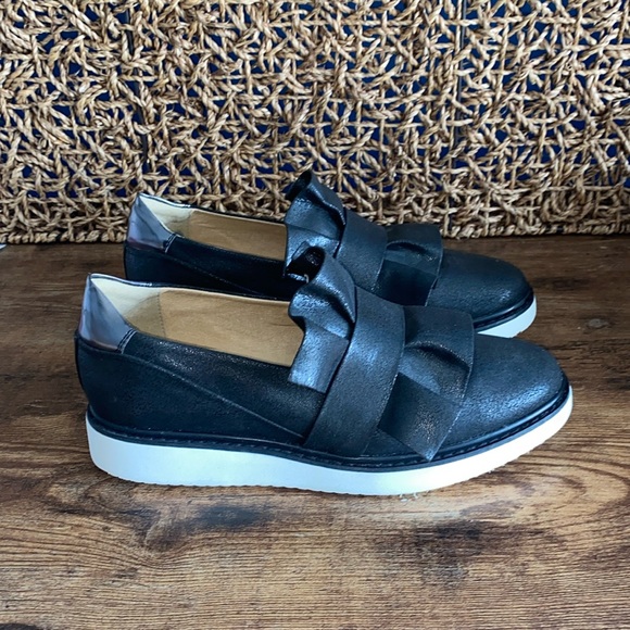 GEOX WOMENS SZ 7- 7.5 LOAFERS SLIP ON LIKE NEW SHOES EUR 39 - Picture 1 of 7